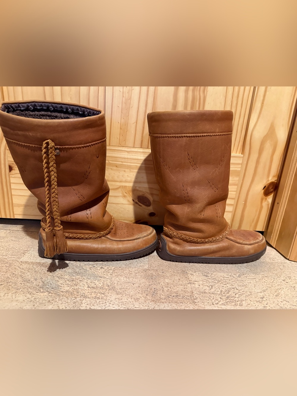 Manitobah Mukluks waterproof Tamarack boots, L8/M6 - Picture 3 of 8